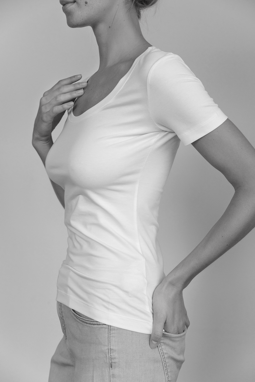 Slim Fit deep neckline