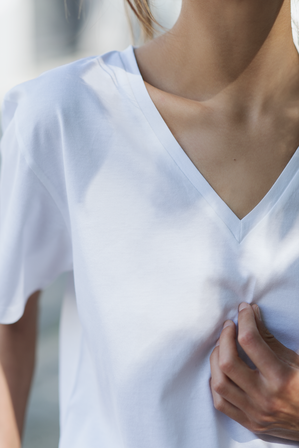 V-neck UNISEX T-SHIRT